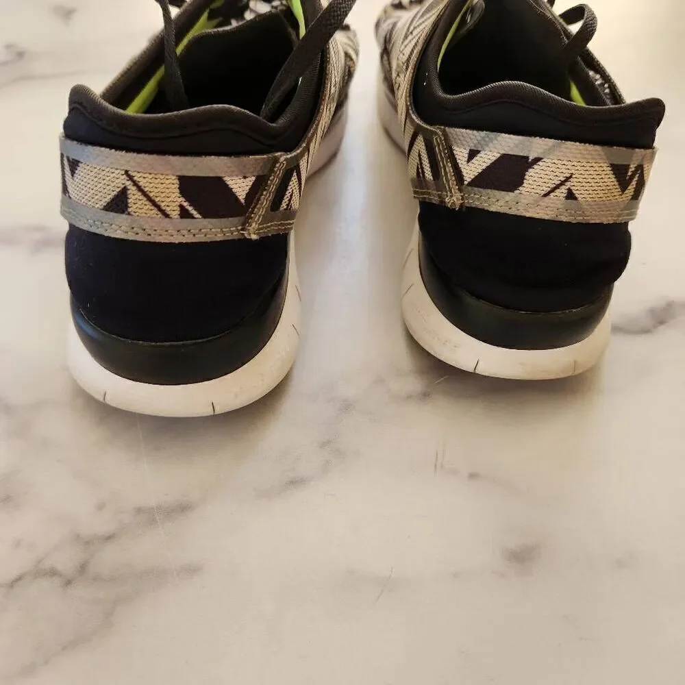Nike zebra black white stripe geometric tribal size 8 adult unisex sneakers